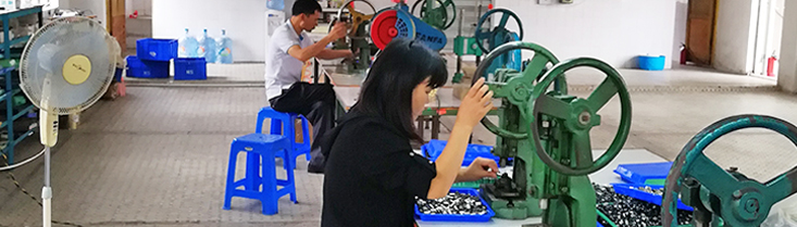 采用高速衝壓，多層電鍍工藝